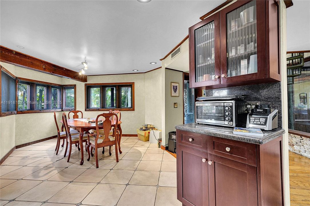 En Venta: $1,299,000 (4 camas, 3 baños, 4743 Pies cuadrados)