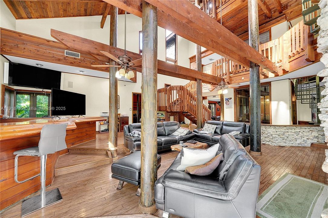 En Venta: $1,299,000 (4 camas, 3 baños, 4743 Pies cuadrados)