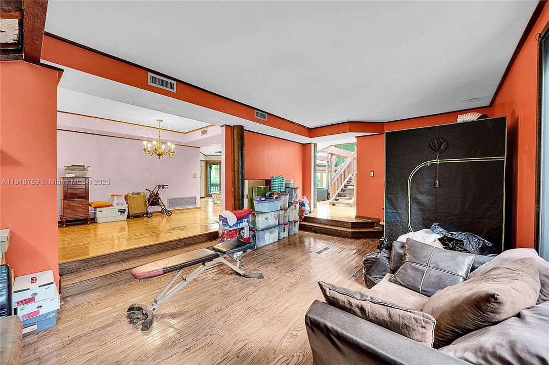 En Venta: $1,299,000 (4 camas, 3 baños, 4743 Pies cuadrados)