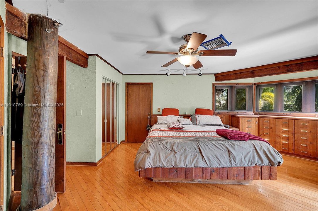 En Venta: $1,299,000 (4 camas, 3 baños, 4743 Pies cuadrados)