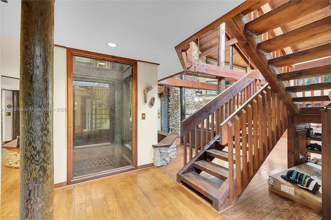 En Venta: $1,299,000 (4 camas, 3 baños, 4743 Pies cuadrados)