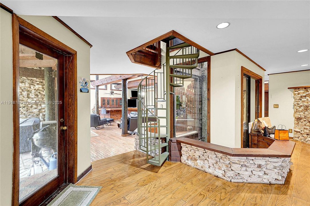 En Venta: $1,299,000 (4 camas, 3 baños, 4743 Pies cuadrados)