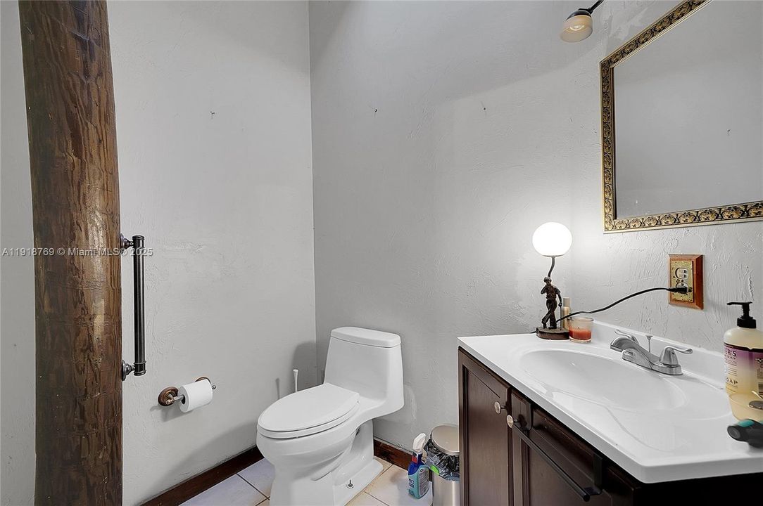 En Venta: $1,299,000 (4 camas, 3 baños, 4743 Pies cuadrados)