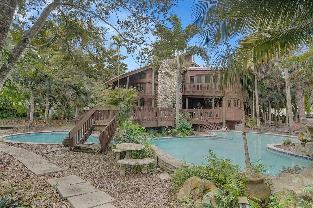 En Venta: $1,299,000 (4 camas, 3 baños, 4743 Pies cuadrados)