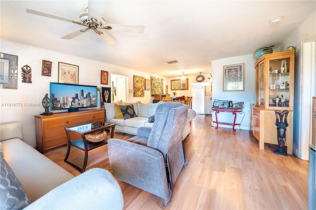 For Sale: $430,000 (3 beds, 2 baths, 1305 Square Feet)