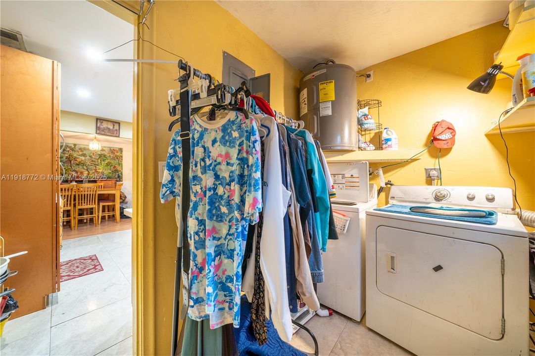 For Sale: $430,000 (3 beds, 2 baths, 1305 Square Feet)