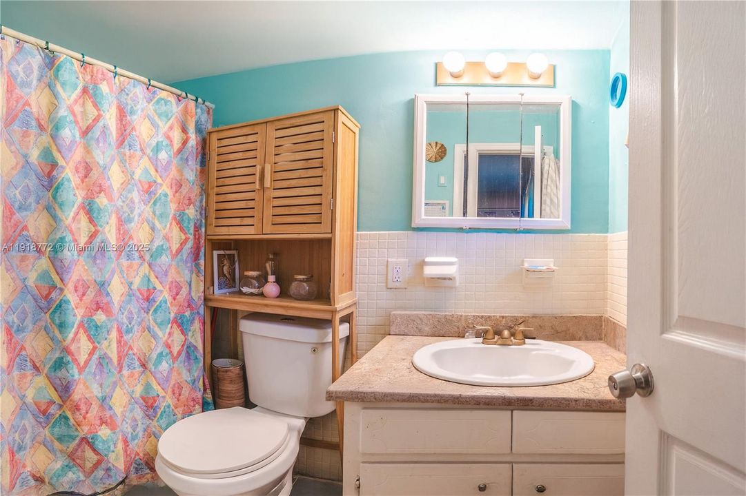 For Sale: $430,000 (3 beds, 2 baths, 1305 Square Feet)