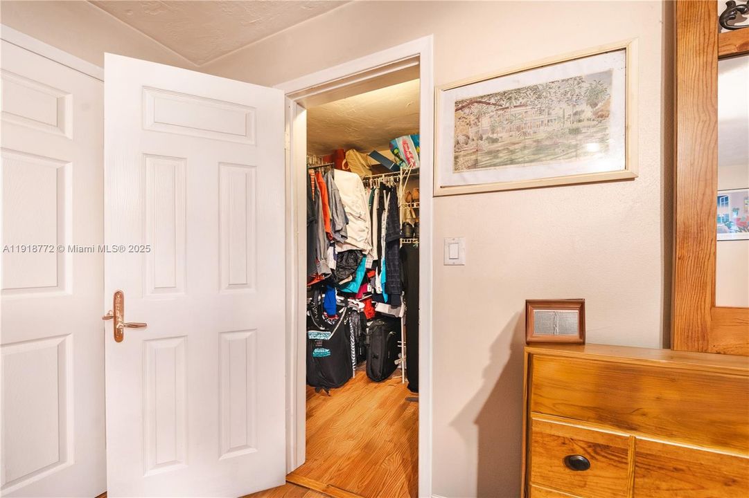 For Sale: $430,000 (3 beds, 2 baths, 1305 Square Feet)