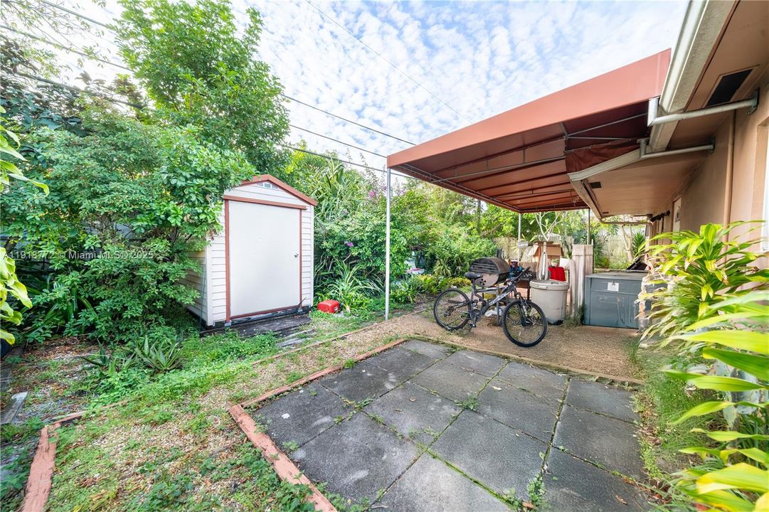 For Sale: $430,000 (3 beds, 2 baths, 1305 Square Feet)