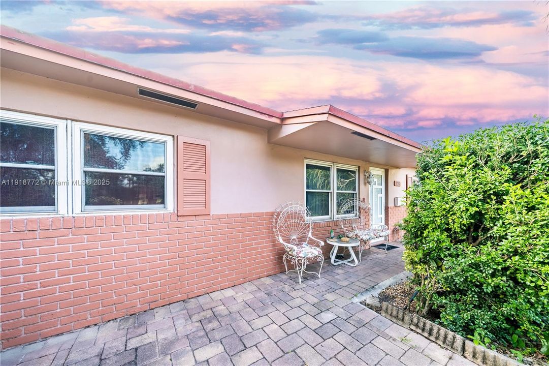 For Sale: $430,000 (3 beds, 2 baths, 1305 Square Feet)