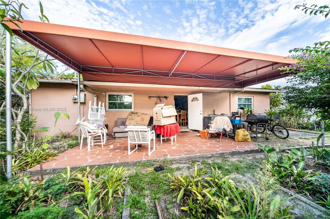 For Sale: $430,000 (3 beds, 2 baths, 1305 Square Feet)