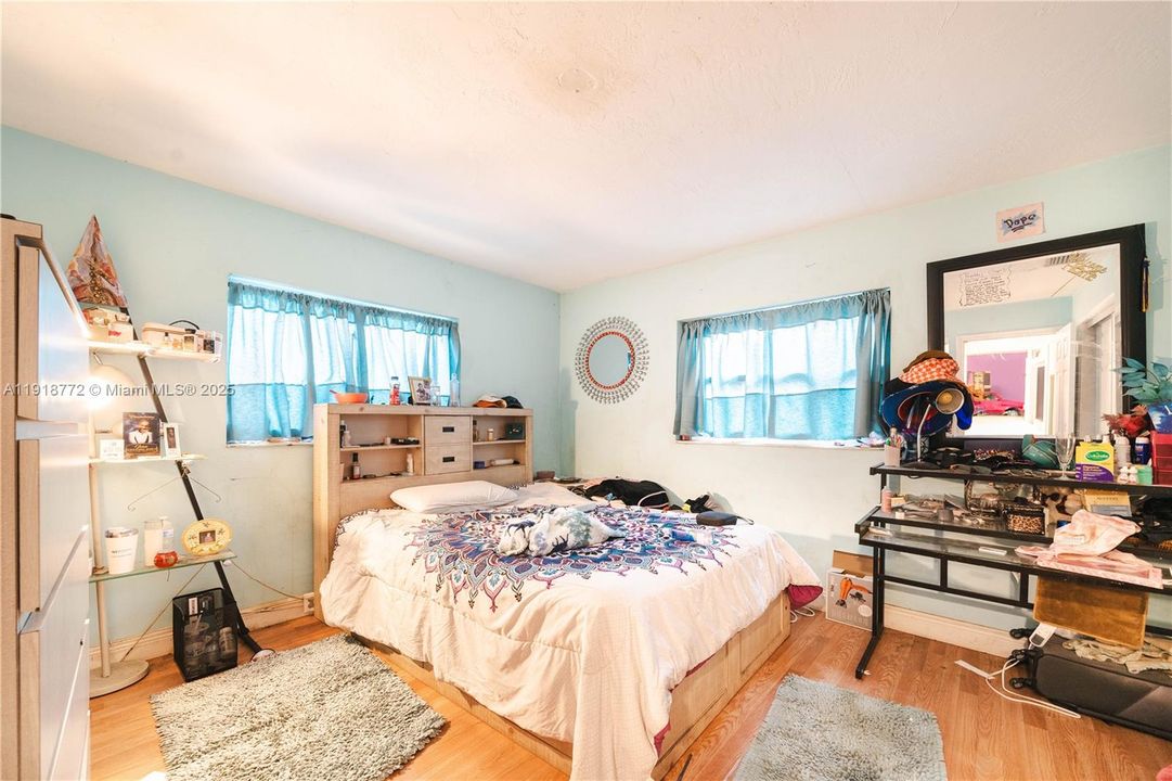 For Sale: $430,000 (3 beds, 2 baths, 1305 Square Feet)