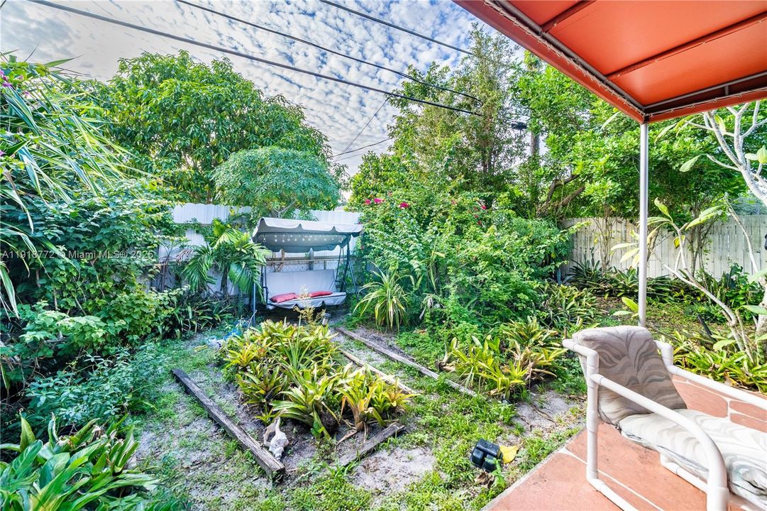 For Sale: $430,000 (3 beds, 2 baths, 1305 Square Feet)