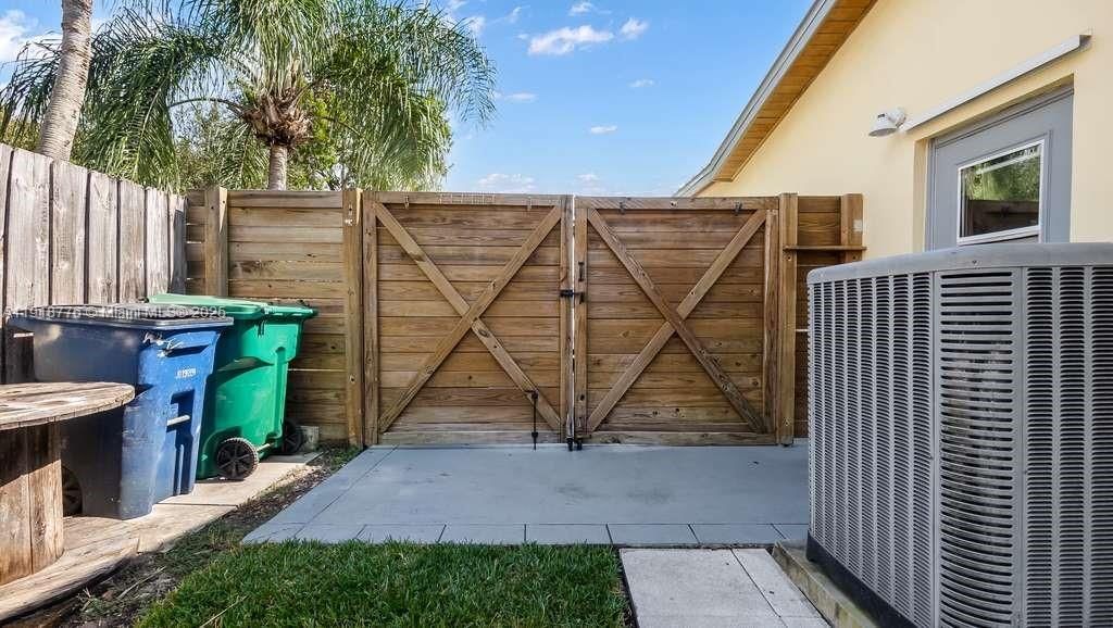 待售: $700,000 (3 贝兹, 2 浴室, 1658 平方英尺)