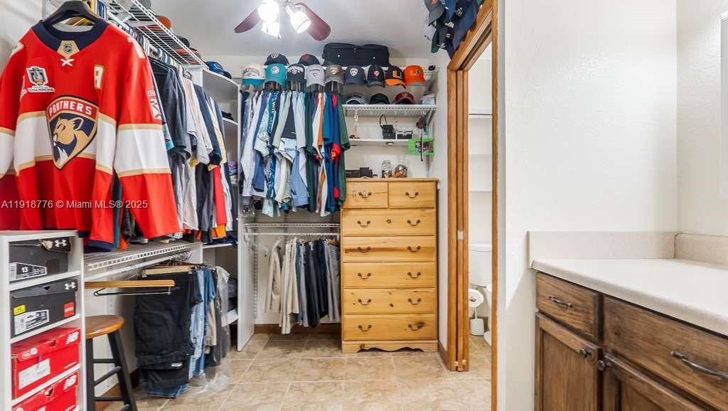 待售: $700,000 (3 贝兹, 2 浴室, 1658 平方英尺)