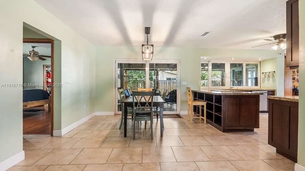 待售: $700,000 (3 贝兹, 2 浴室, 1658 平方英尺)