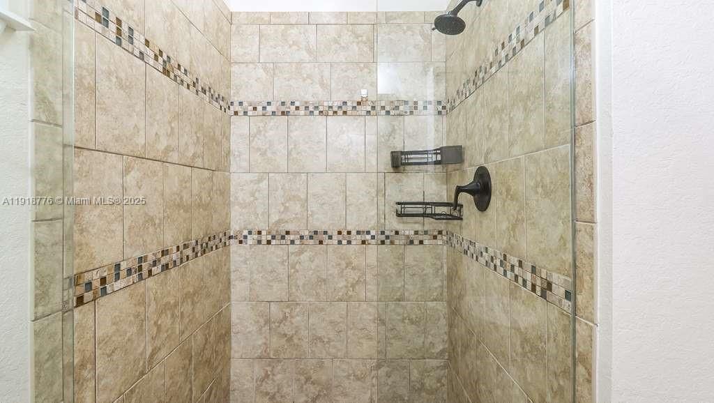 待售: $700,000 (3 贝兹, 2 浴室, 1658 平方英尺)