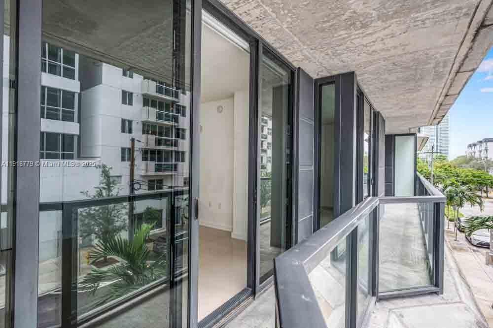 For Sale: $545,000 (2 beds, 2 baths, 980 Square Feet)