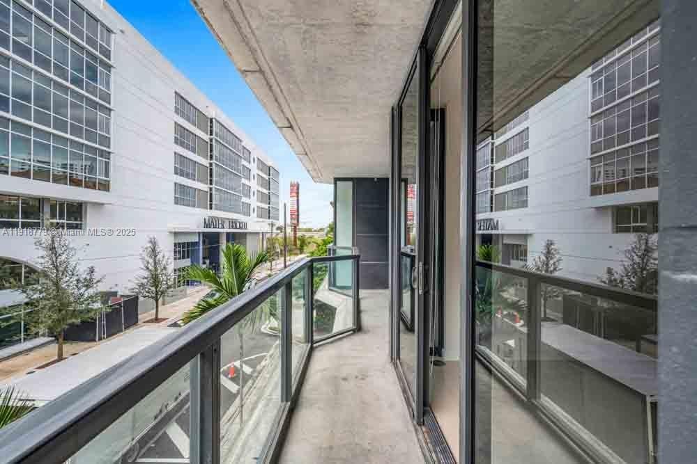 For Sale: $545,000 (2 beds, 2 baths, 980 Square Feet)