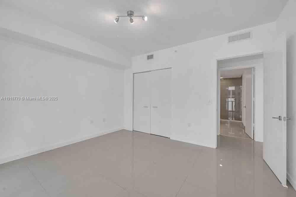 For Sale: $545,000 (2 beds, 2 baths, 980 Square Feet)