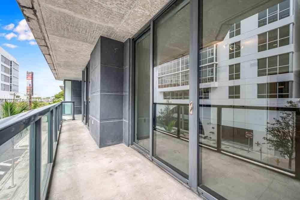 For Sale: $545,000 (2 beds, 2 baths, 980 Square Feet)