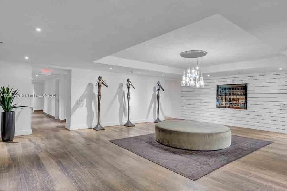 For Sale: $545,000 (2 beds, 2 baths, 980 Square Feet)