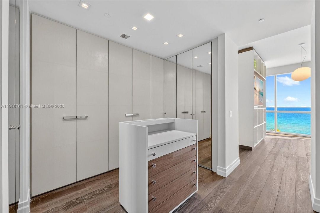 For Sale: $7,250,000 (3 beds, 6 baths, 4609 Square Feet)