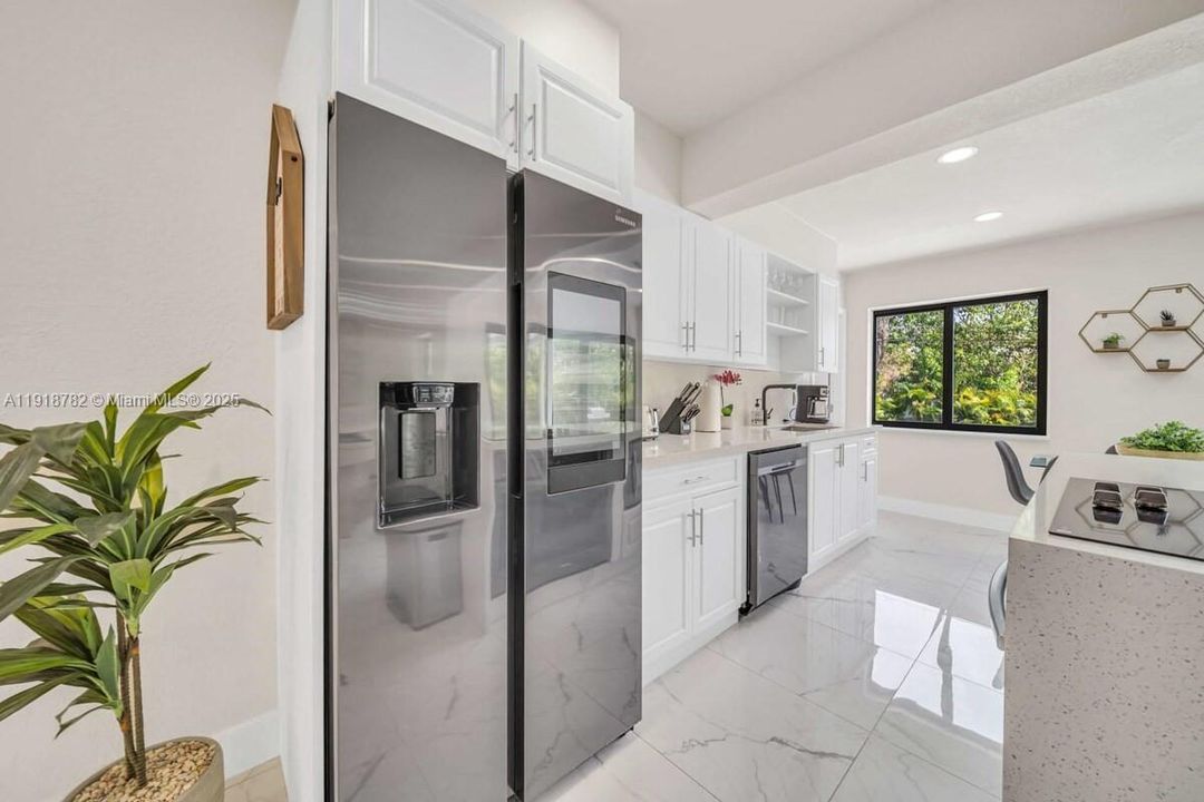 For Rent: $7,500 (5 beds, 3 baths, 1808 Square Feet)