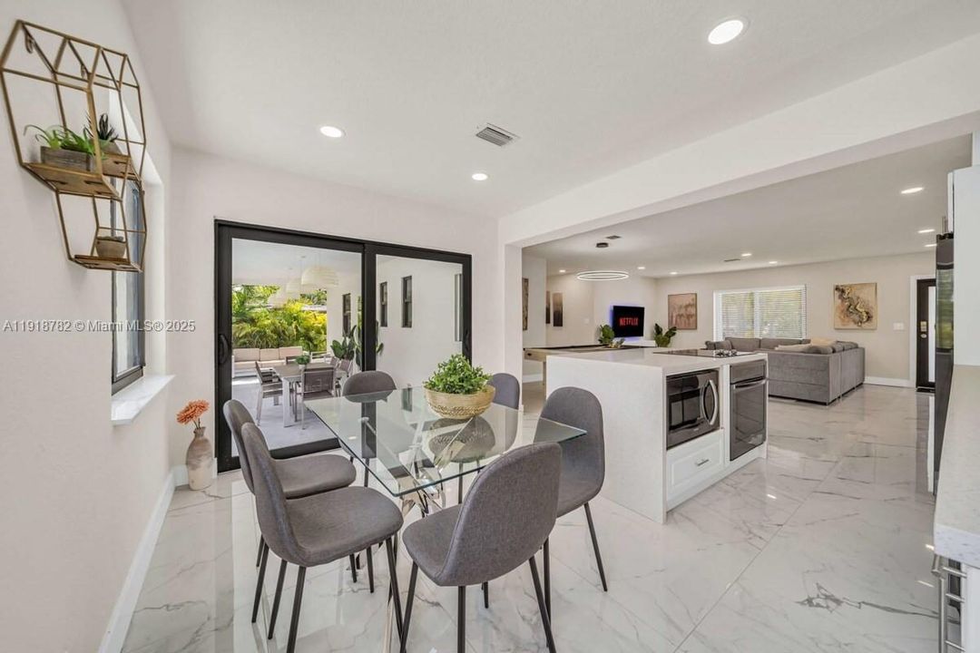 For Rent: $7,500 (5 beds, 3 baths, 1808 Square Feet)