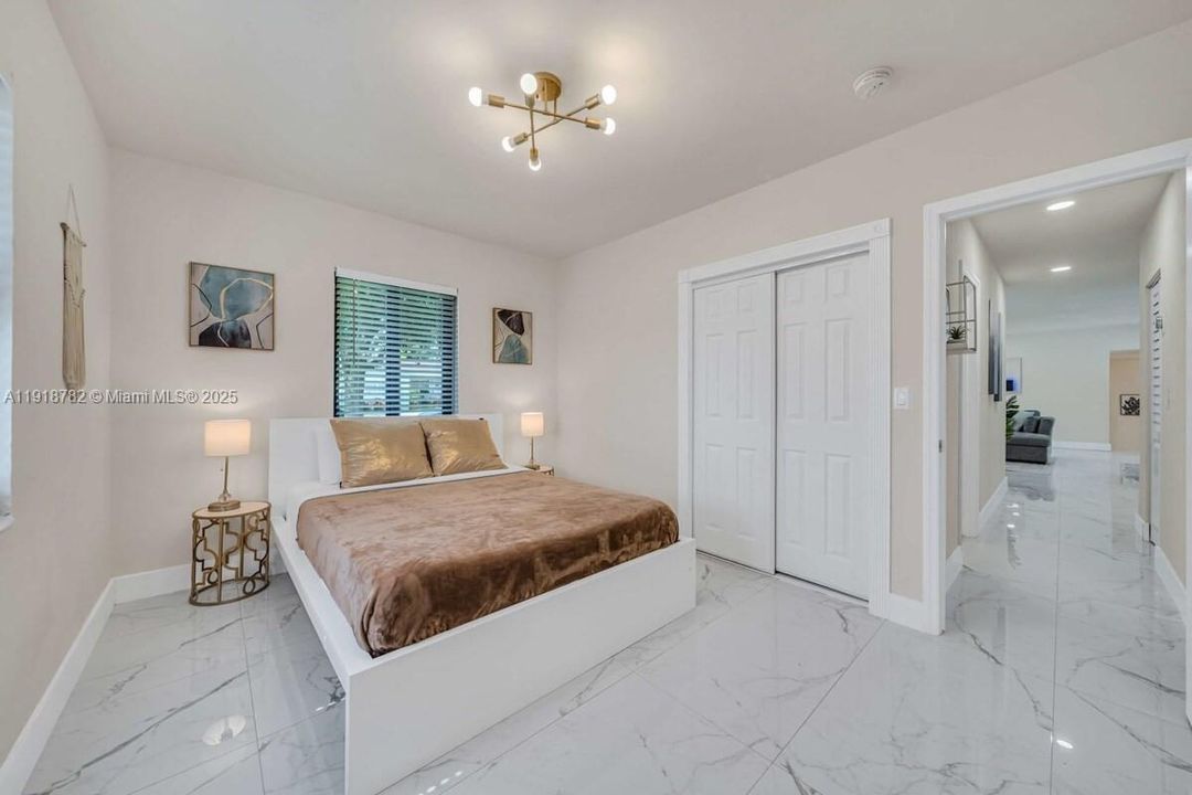 For Rent: $7,500 (5 beds, 3 baths, 1808 Square Feet)