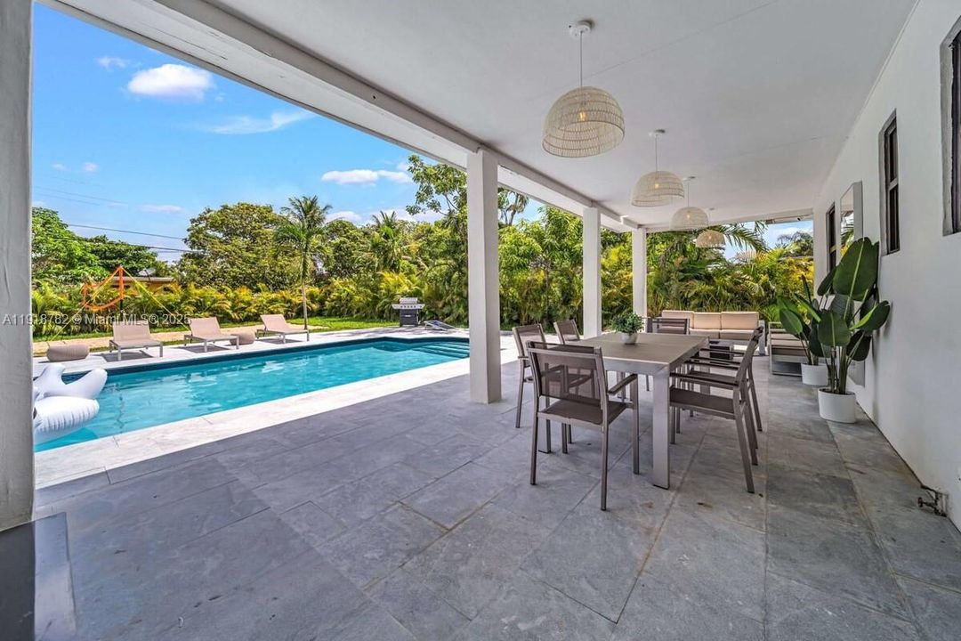 For Rent: $7,500 (5 beds, 3 baths, 1808 Square Feet)