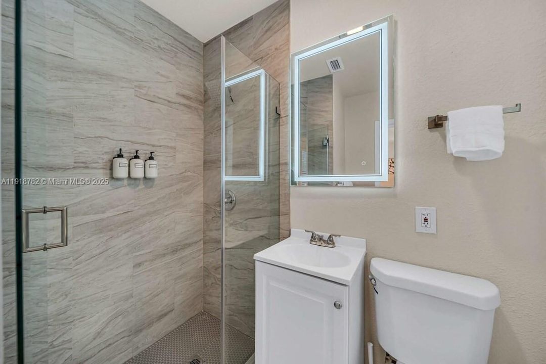 For Rent: $7,500 (5 beds, 3 baths, 1808 Square Feet)