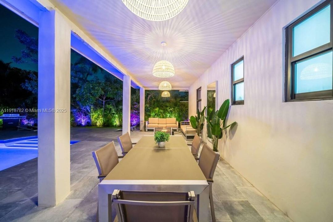 For Rent: $7,500 (5 beds, 3 baths, 1808 Square Feet)