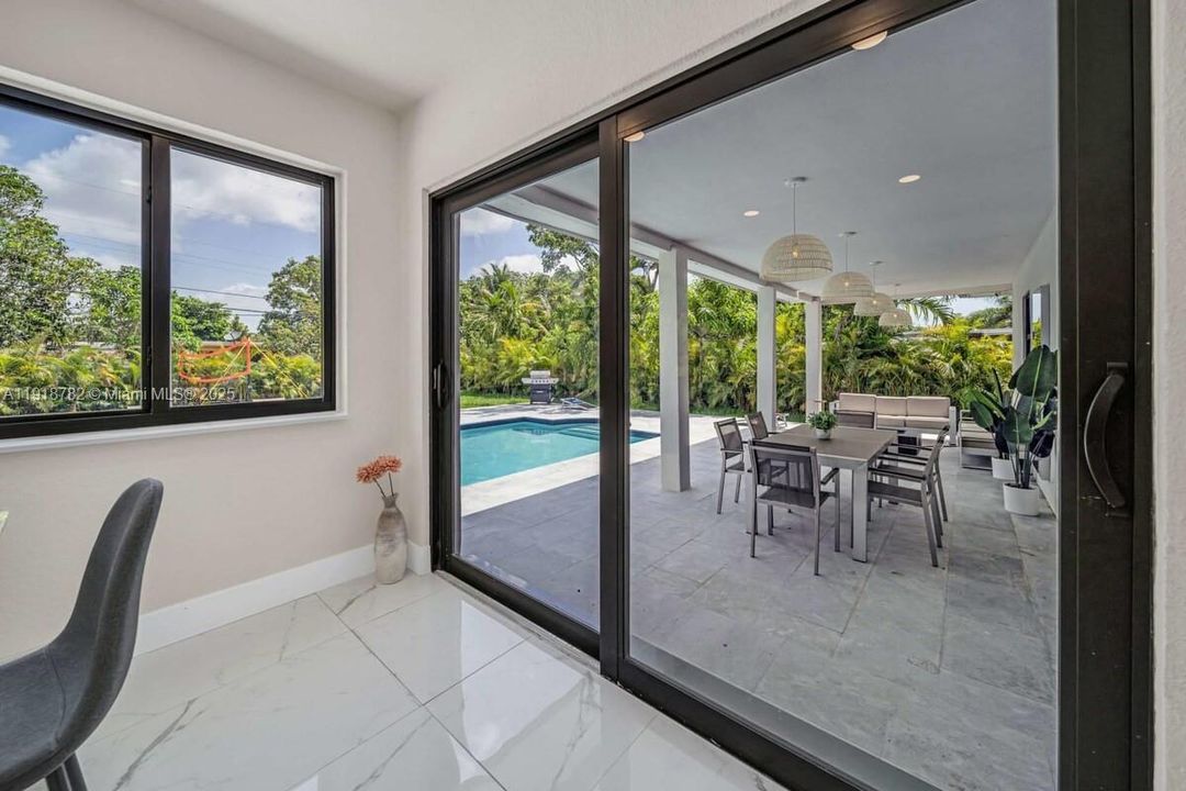 For Rent: $7,500 (5 beds, 3 baths, 1808 Square Feet)