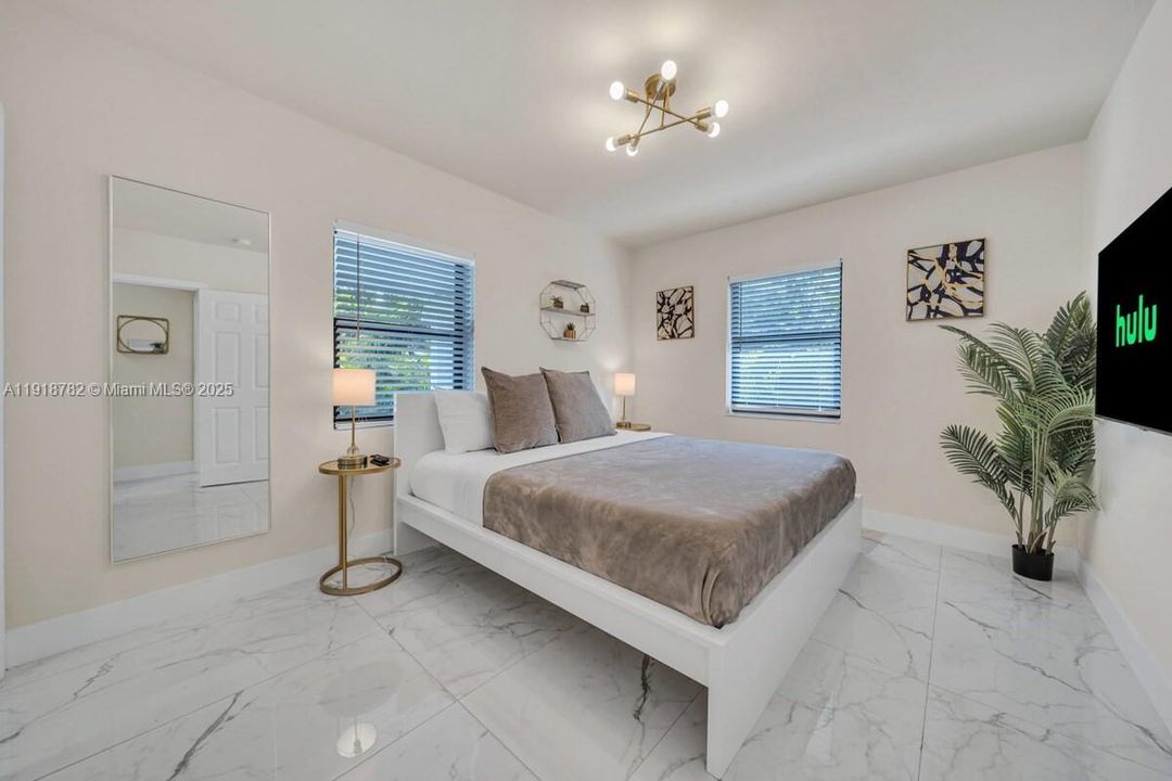 For Rent: $7,500 (5 beds, 3 baths, 1808 Square Feet)