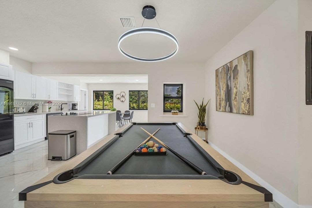 For Rent: $7,500 (5 beds, 3 baths, 1808 Square Feet)