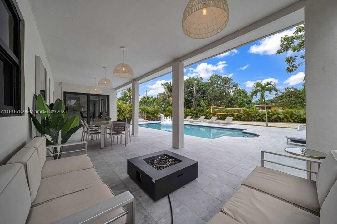 For Rent: $7,500 (5 beds, 3 baths, 1808 Square Feet)