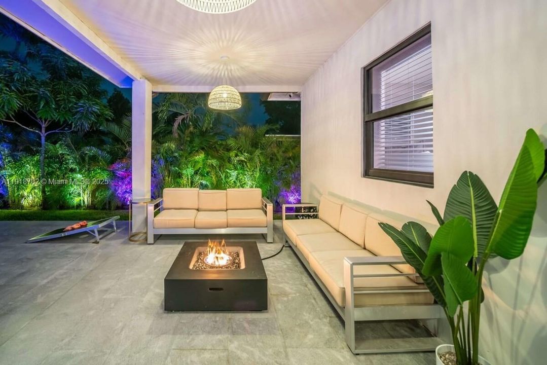 For Rent: $7,500 (5 beds, 3 baths, 1808 Square Feet)