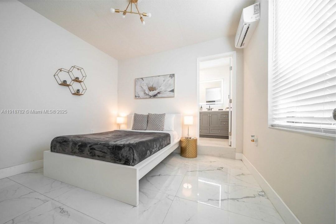 For Rent: $7,500 (5 beds, 3 baths, 1808 Square Feet)