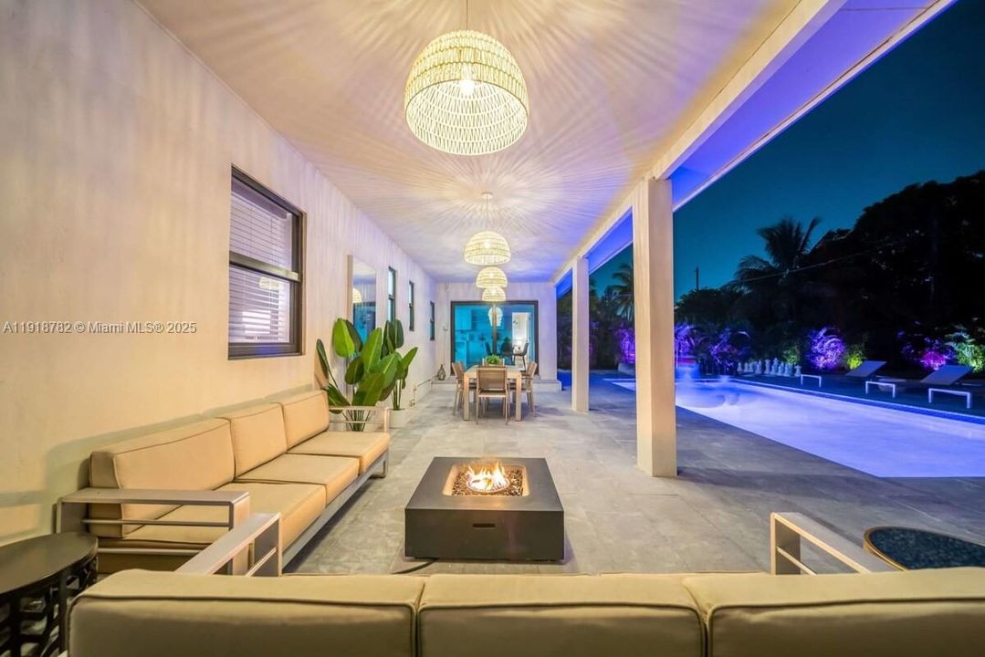 For Rent: $7,500 (5 beds, 3 baths, 1808 Square Feet)