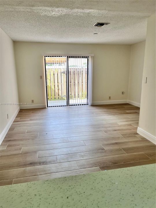 For Rent: $2,200 (2 beds, 1 baths, 1020 Square Feet)