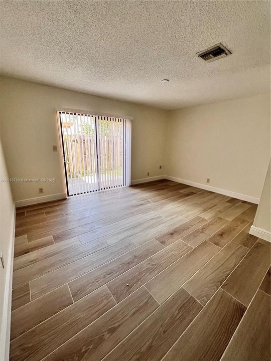 For Rent: $2,200 (2 beds, 1 baths, 1020 Square Feet)