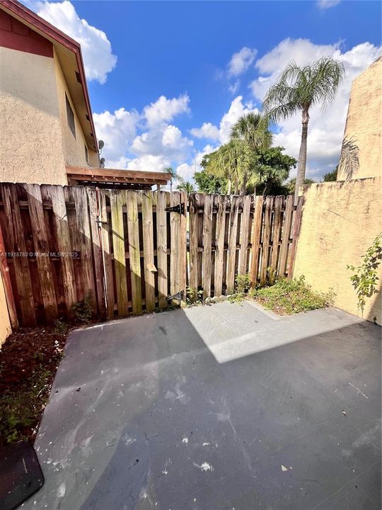 For Rent: $2,200 (2 beds, 1 baths, 1020 Square Feet)