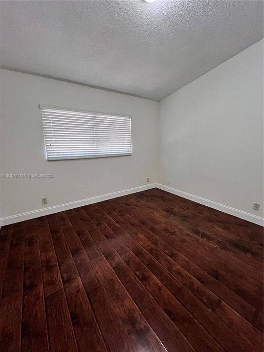 For Rent: $2,200 (2 beds, 1 baths, 1020 Square Feet)