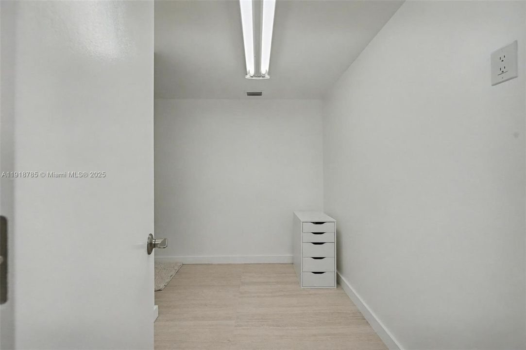 For Sale: $1,100,000 (3 beds, 2 baths, 2310 Square Feet)