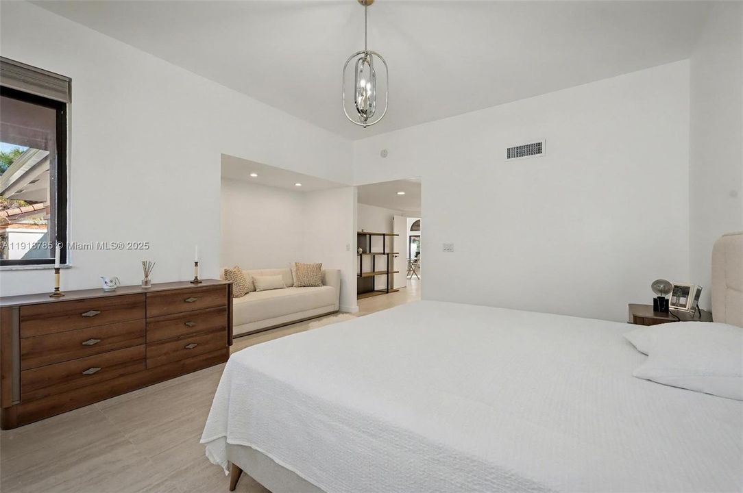 For Sale: $1,100,000 (3 beds, 2 baths, 2310 Square Feet)