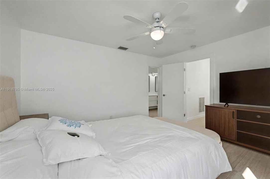For Sale: $1,100,000 (3 beds, 2 baths, 2310 Square Feet)