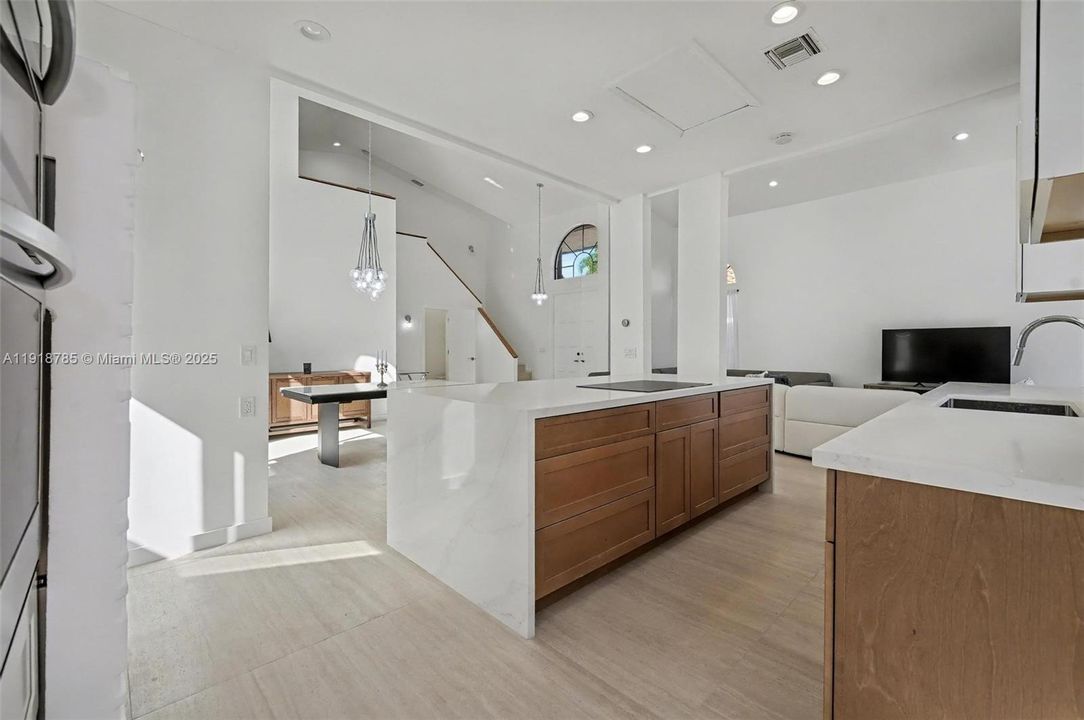 For Sale: $1,100,000 (3 beds, 2 baths, 2310 Square Feet)