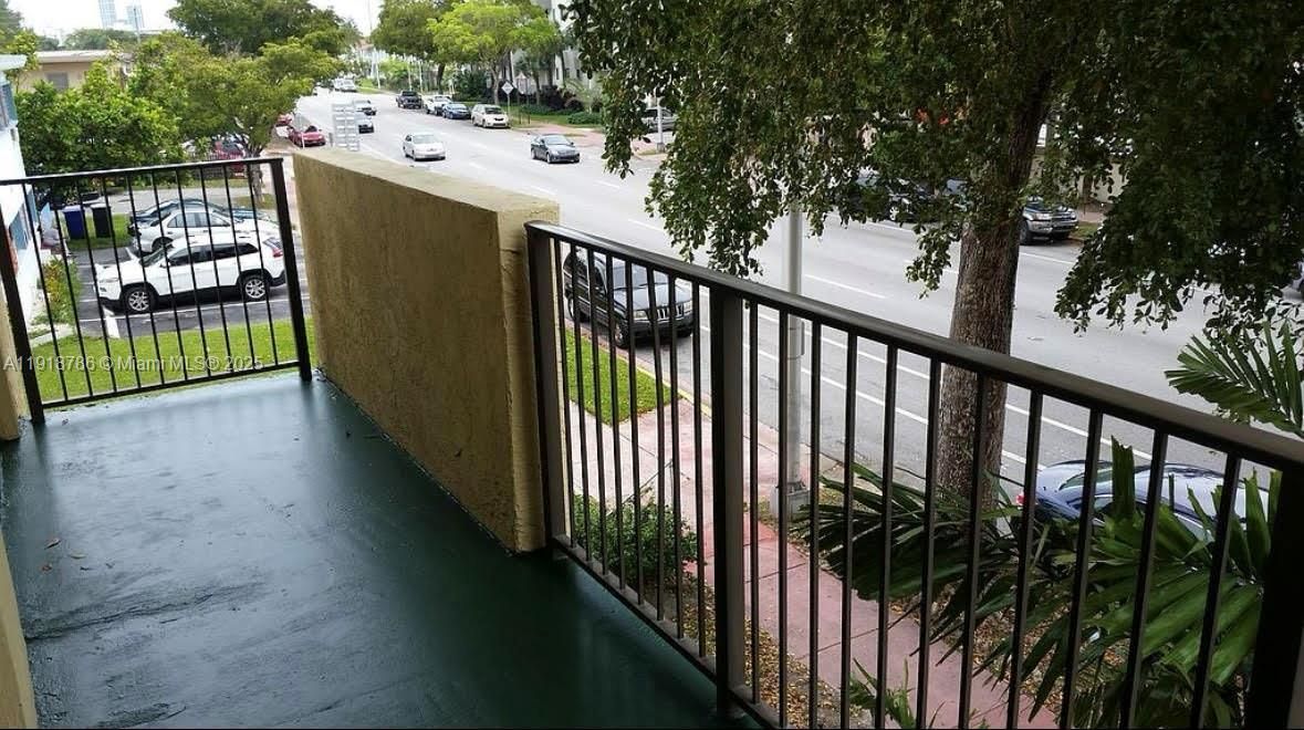 待售: $239,000 (1 贝兹, 1 浴室, 741 平方英尺)