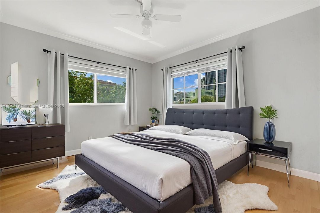 В аренду: $2,800 (2 спален, 2 ванн, 895 Квадратных фут)